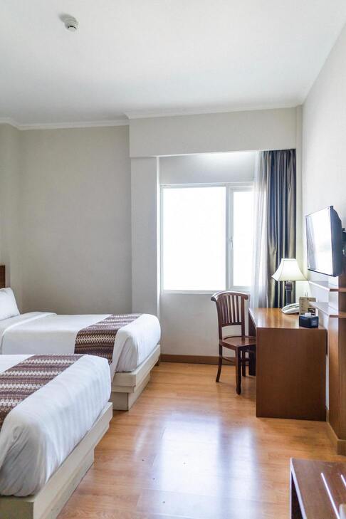 Image de la chambre d'hotel montrant la chambre