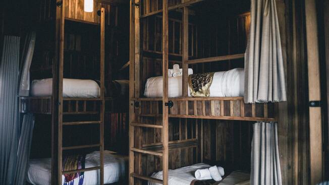 Image de la chambre d'hotel montrant la chambre